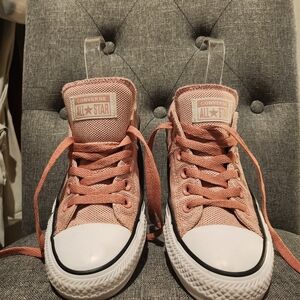 Converse Kids Low Top Sneakers in Dusty Rose